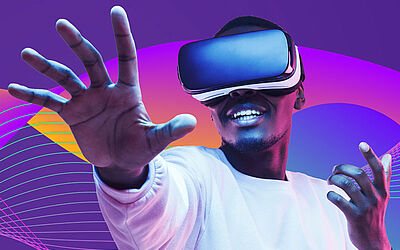 IT Trends 2023 | Junger Mann mit VR Brille und ausgestreckter Hand
